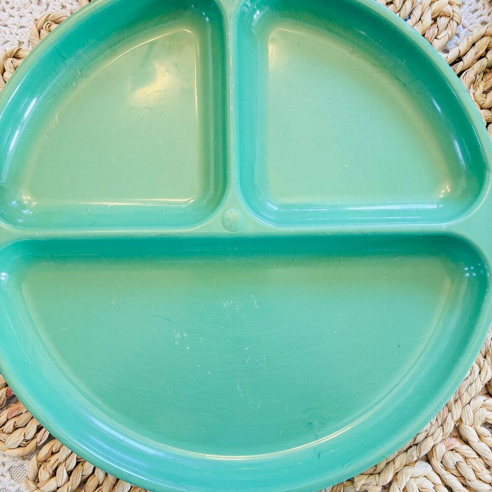 204 Vintage Alladin 3-Section Plates Mint Green